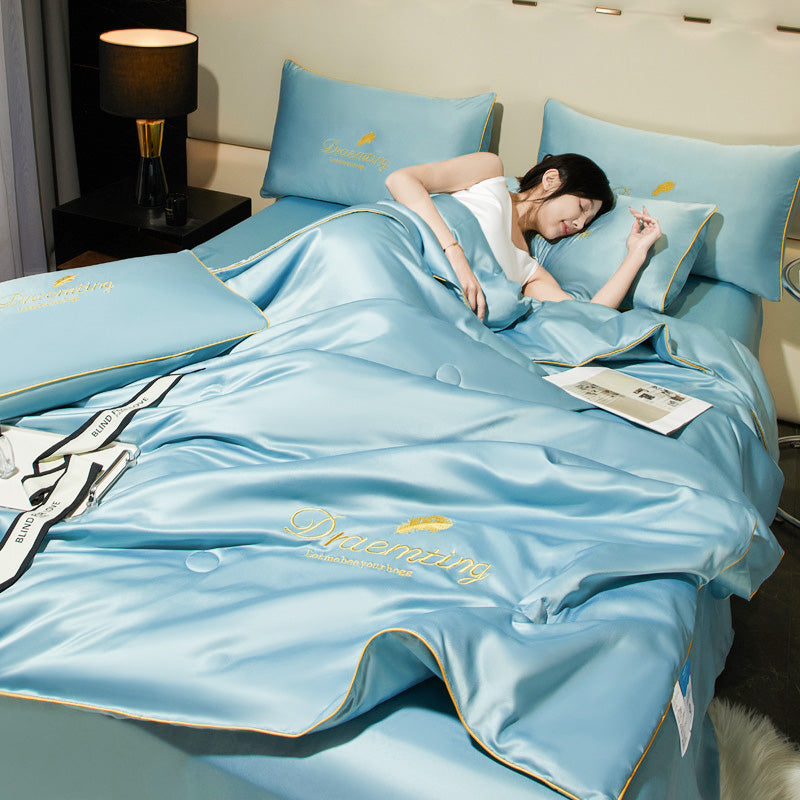 ⏳Time-Limited Special⏰Summer Simple Ice Silk Quilt❄️ Ultra Cool Anti-Sweat Thin Quilt, Machine Washable Bedding